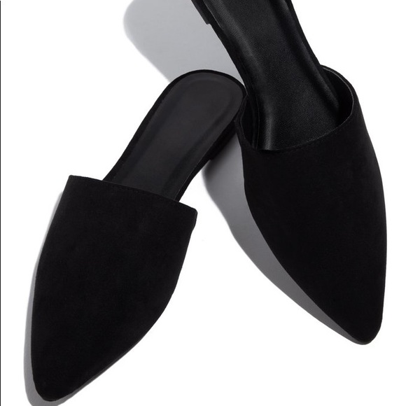 NEW**LADIES MUST HAVE BLACK POINTED TOE FLAT MULES - Picture 2 of 3